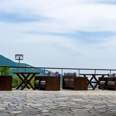 Manthos Szálloda 4*