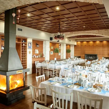 Manthos Mountain Resort & Spa ホテル 4*